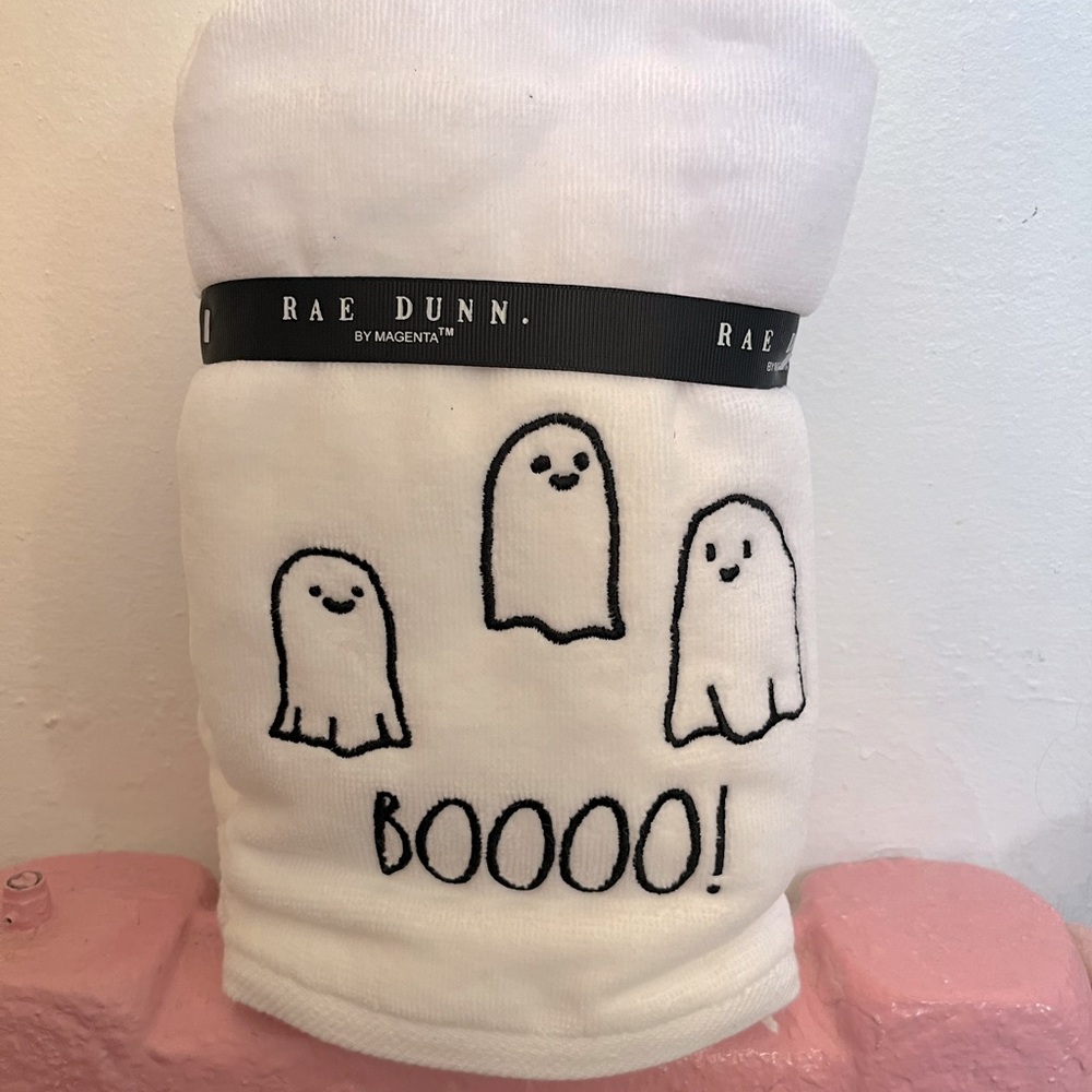 👻 BOO Rae Dunn Hand Towels.